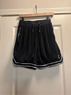 Black Nike Kobe Bryant Pleated Basketball Shorts Youth Size Large